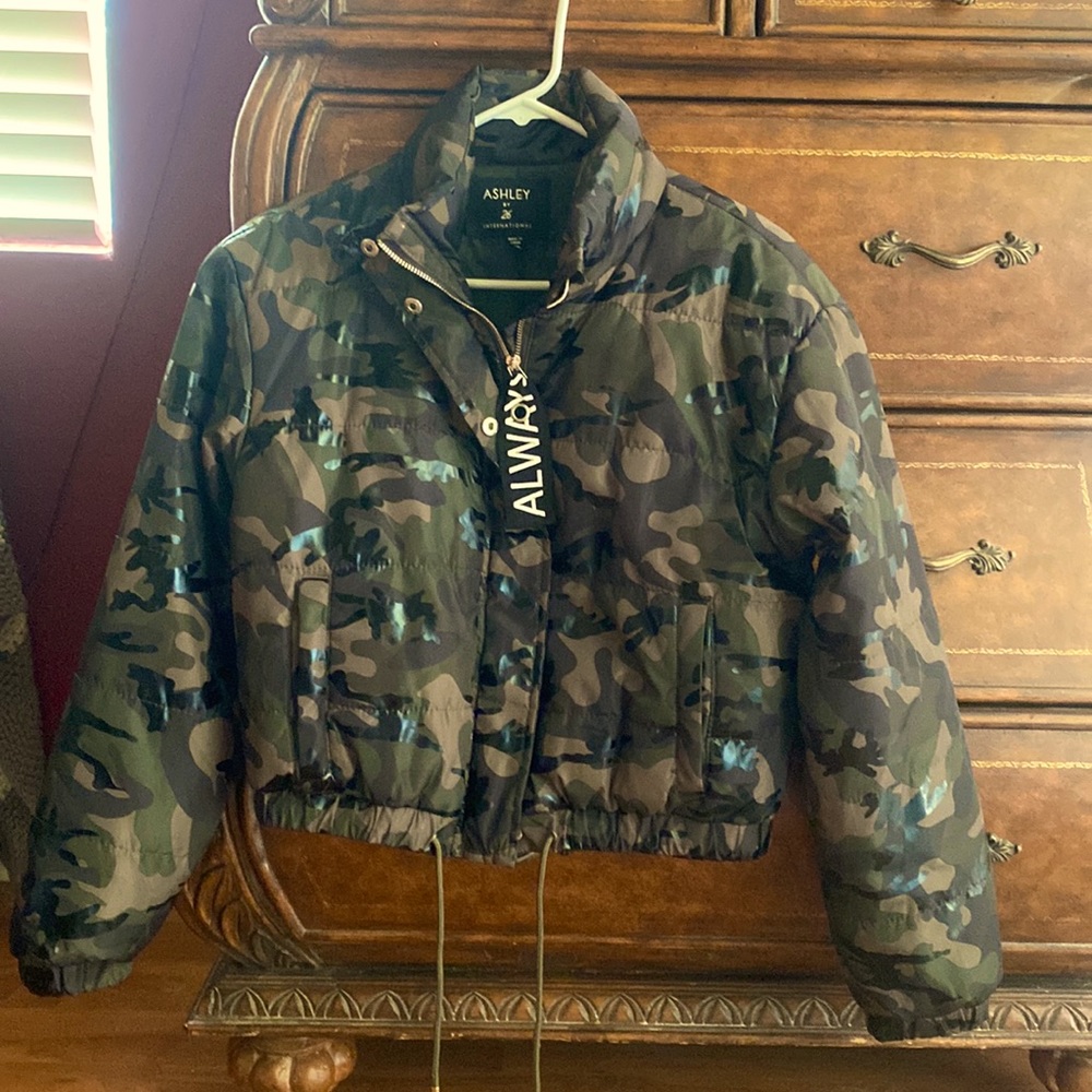 Ashley By 26 International Puffer Jacket Camo Army Size Medium